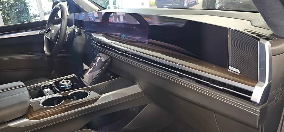 2025 Cadillac Escalade 5th Gen - Image 6 of 7