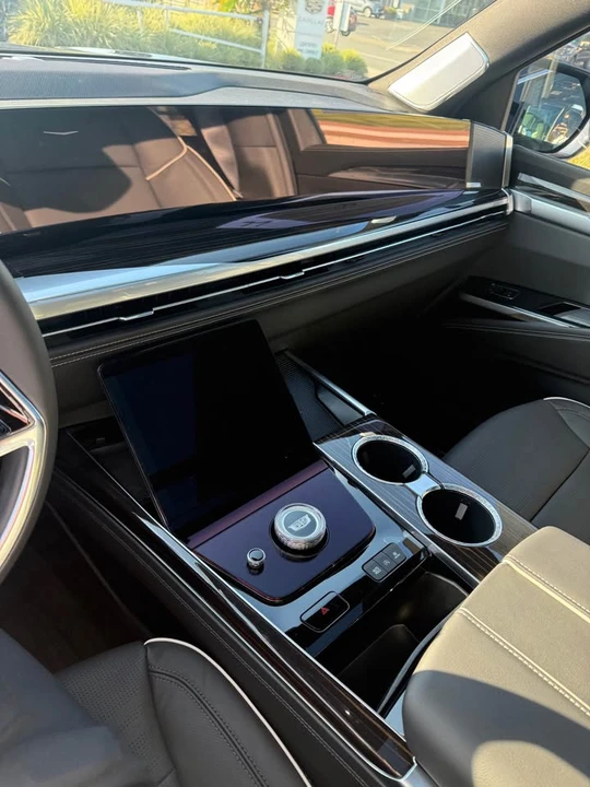 2025 Cadillac Escalade 5th Gen - Image 11 of 12