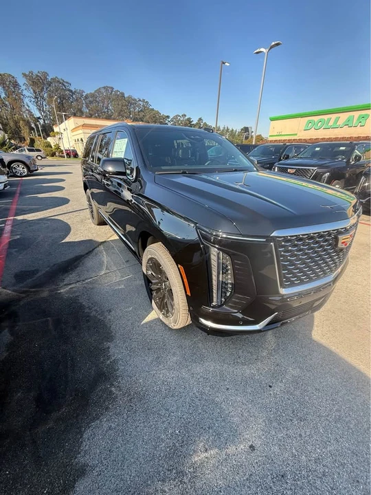 2025 Cadillac Escalade 5th Gen - Image 8 of 12