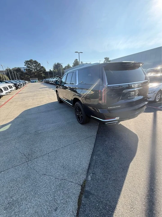 2025 Cadillac Escalade 5th Gen - Image 4 of 12