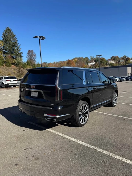 2025 Cadillac Escalade 5th Gen - Image 4 of 14