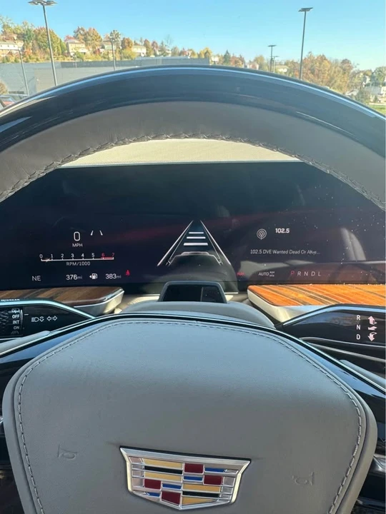 2025 Cadillac Escalade 5th Gen - Image 13 of 14