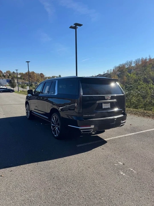 2025 Cadillac Escalade 5th Gen - Image 2 of 14