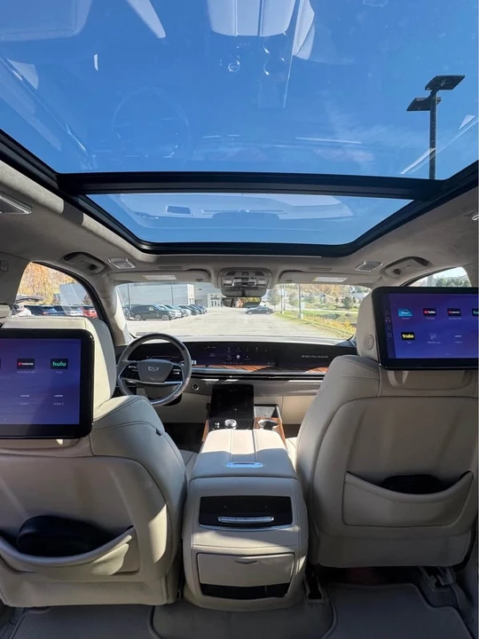 2025 Cadillac Escalade 5th Gen - Image 11 of 14