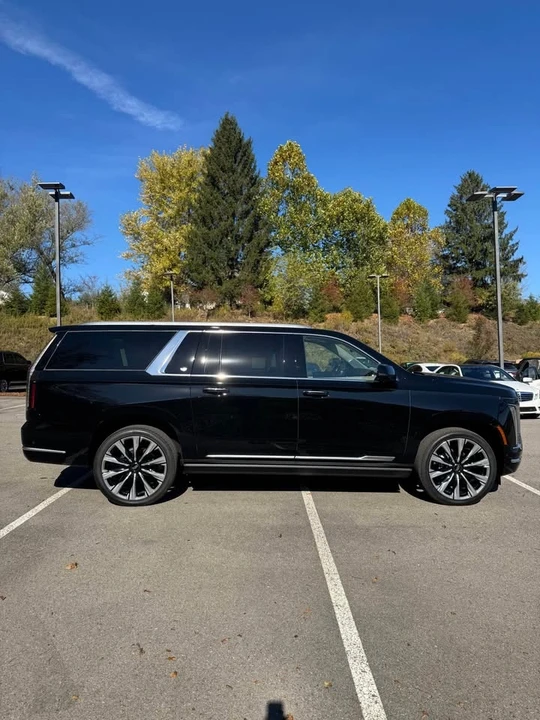 2025 Cadillac Escalade 5th Gen - Image 5 of 14