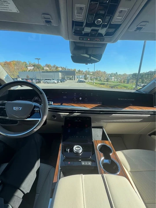 2025 Cadillac Escalade 5th Gen - Image 14 of 14
