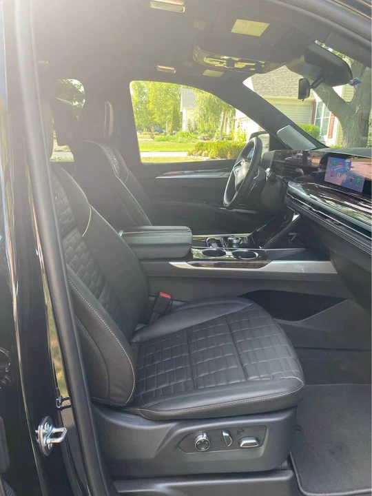 2025 Cadillac Escalade 5th Gen - Image 4 of 17