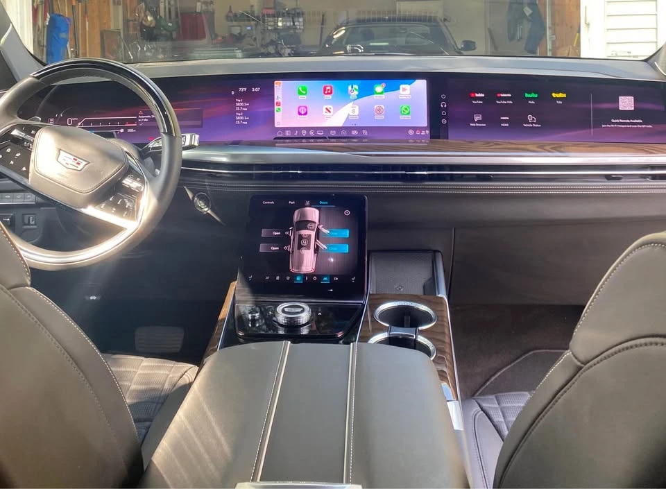 2025 Cadillac Escalade 5th Gen - Image 17 of 17