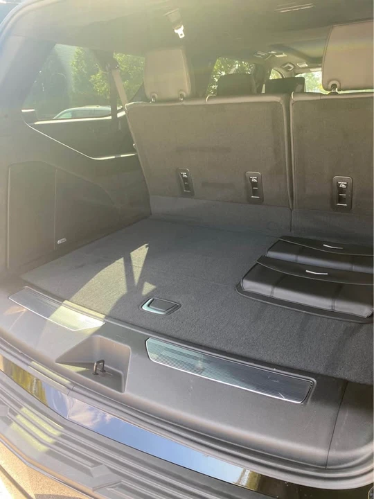 2025 Cadillac Escalade 5th Gen - Image 16 of 17