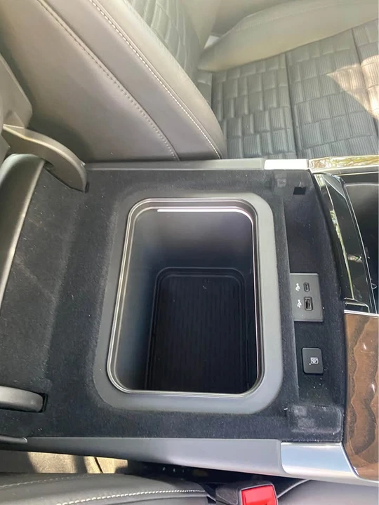 2025 Cadillac Escalade 5th Gen - Image 9 of 17