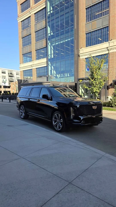 2025 Cadillac Escalade 5th Gen - Image 12 of 15