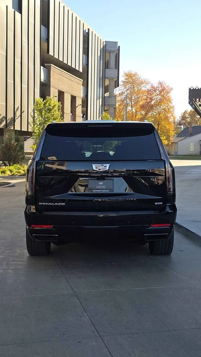 2025 Cadillac Escalade 5th Gen - Image 11 of 15