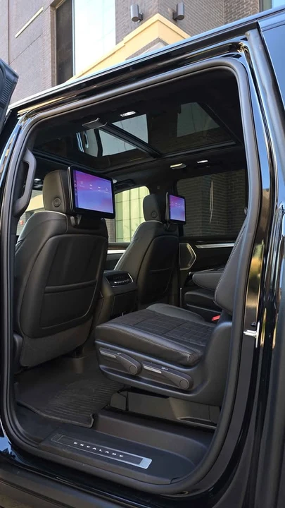 2025 Cadillac Escalade 5th Gen - Image 8 of 15