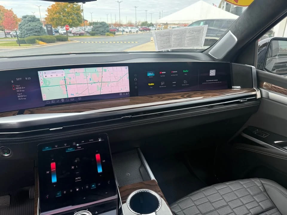 2025 Cadillac Escalade 5th Gen - Image 13 of 17