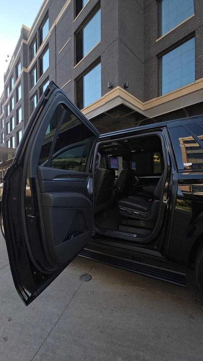 2025 Cadillac Escalade 5th Gen - Image 7 of 15