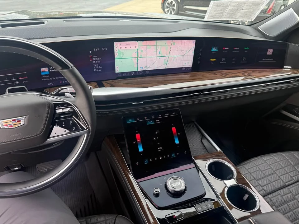 2025 Cadillac Escalade 5th Gen - Image 17 of 17