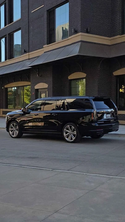 2025 Cadillac Escalade 5th Gen - Image 13 of 15