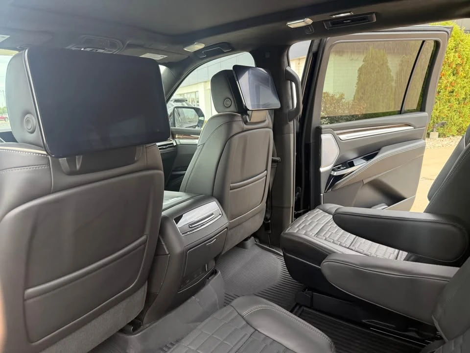 2025 Cadillac Escalade 5th Gen - Image 12 of 17
