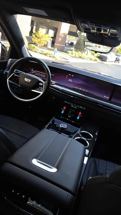 2025 Cadillac Escalade 5th Gen - Image 6 of 15