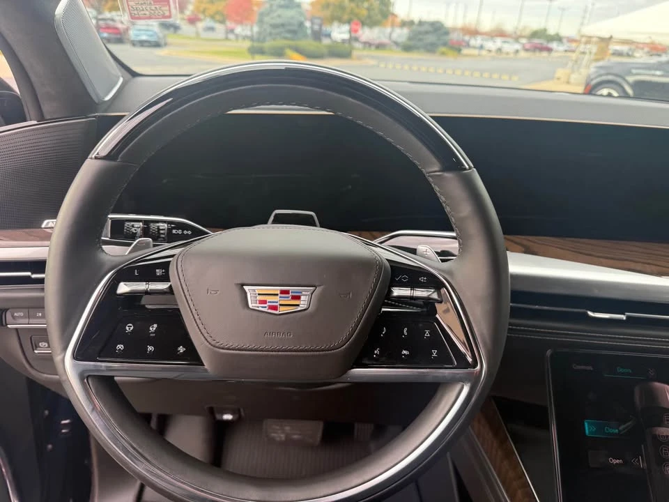 2025 Cadillac Escalade 5th Gen - Image 14 of 17