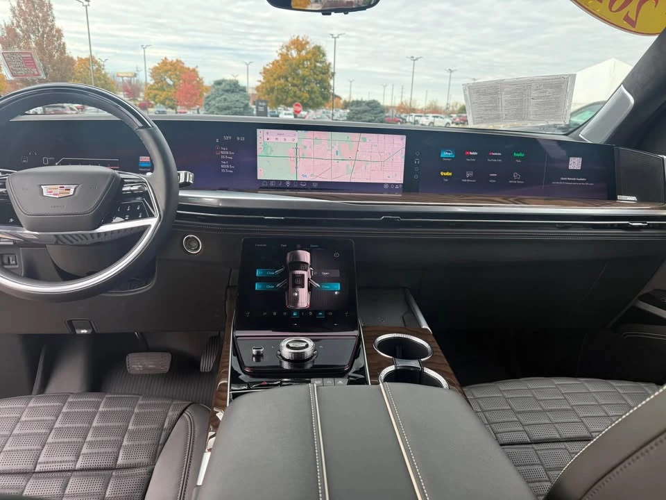 2025 Cadillac Escalade 5th Gen - Image 16 of 17