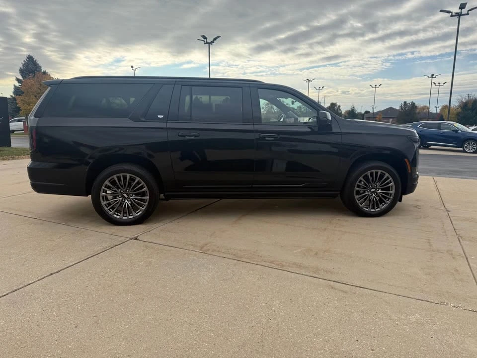 2025 Cadillac Escalade 5th Gen - Image 4 of 17