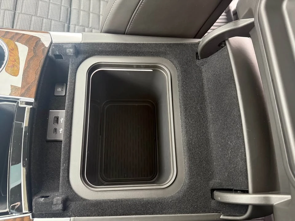 2025 Cadillac Escalade 5th Gen - Image 15 of 17