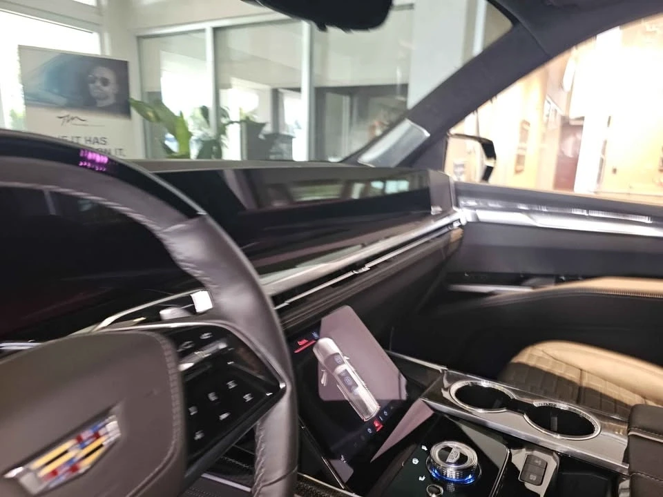 2025 Cadillac Escalade-V 5th Gen - Image 13 of 18
