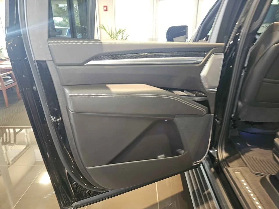 2025 Cadillac Escalade-V 5th Gen - Image 17 of 18