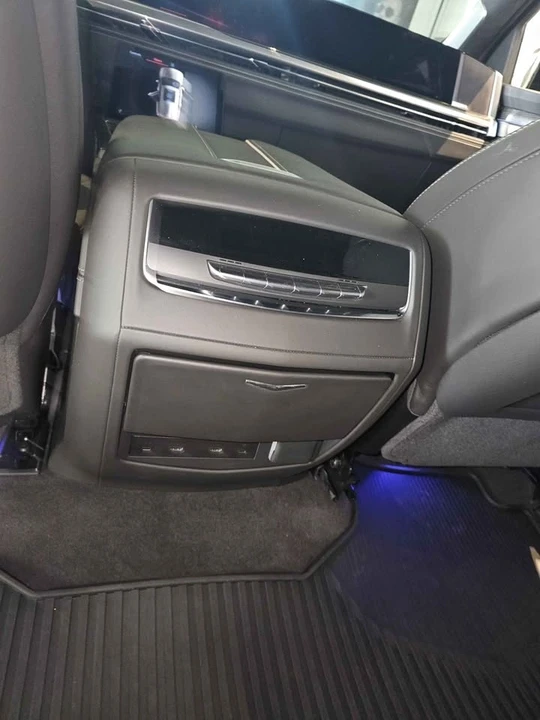 2025 Cadillac Escalade-V 5th Gen - Image 16 of 18