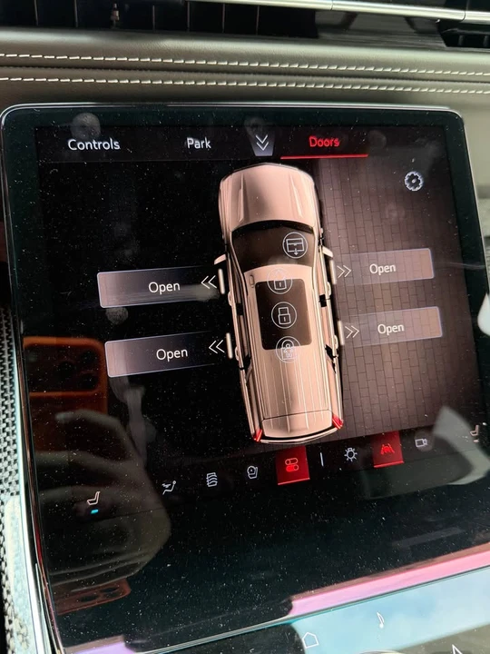 2025 Cadillac Escalade-V 5th Gen - Image 15 of 20