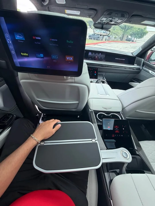 2025 Cadillac Escalade-V 5th Gen - Image 19 of 20