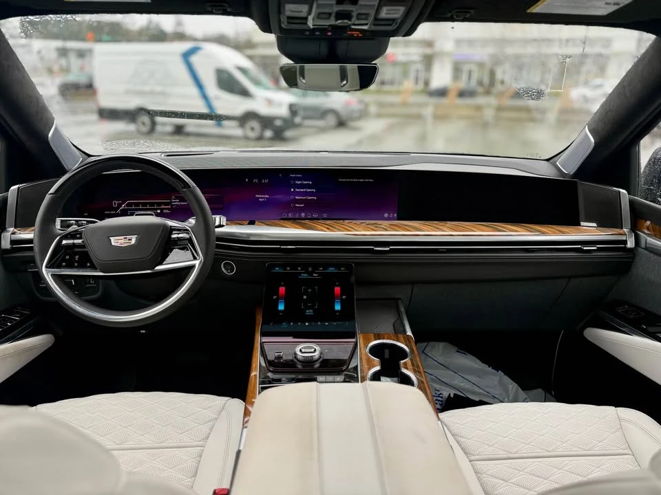 2025 Cadillac Escalade 5th Gen - Image 17 of 21