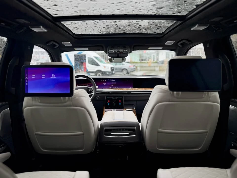 2025 Cadillac Escalade 5th Gen - Image 19 of 21