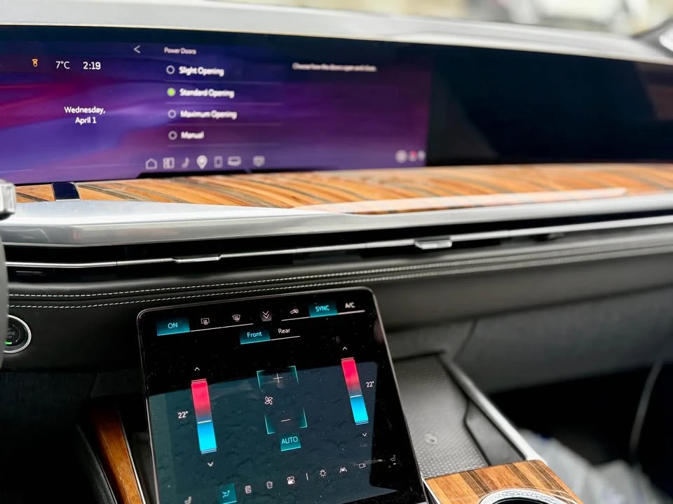 2025 Cadillac Escalade 5th Gen - Image 14 of 21