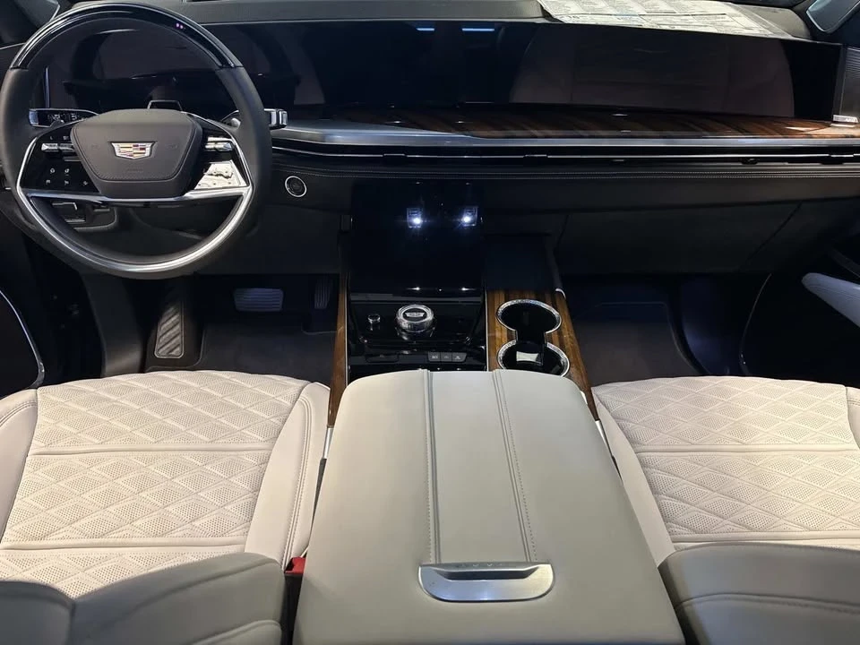 2025 Cadillac Escalade 5th Gen - Image 15 of 20