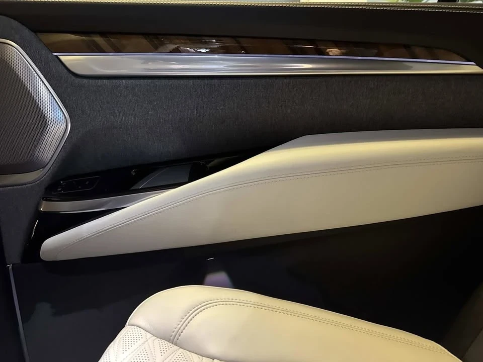 2025 Cadillac Escalade 5th Gen - Image 14 of 20