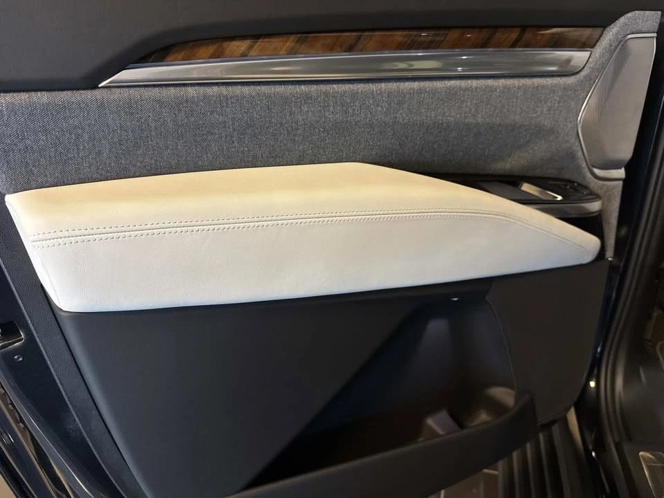 2025 Cadillac Escalade 5th Gen - Image 11 of 20