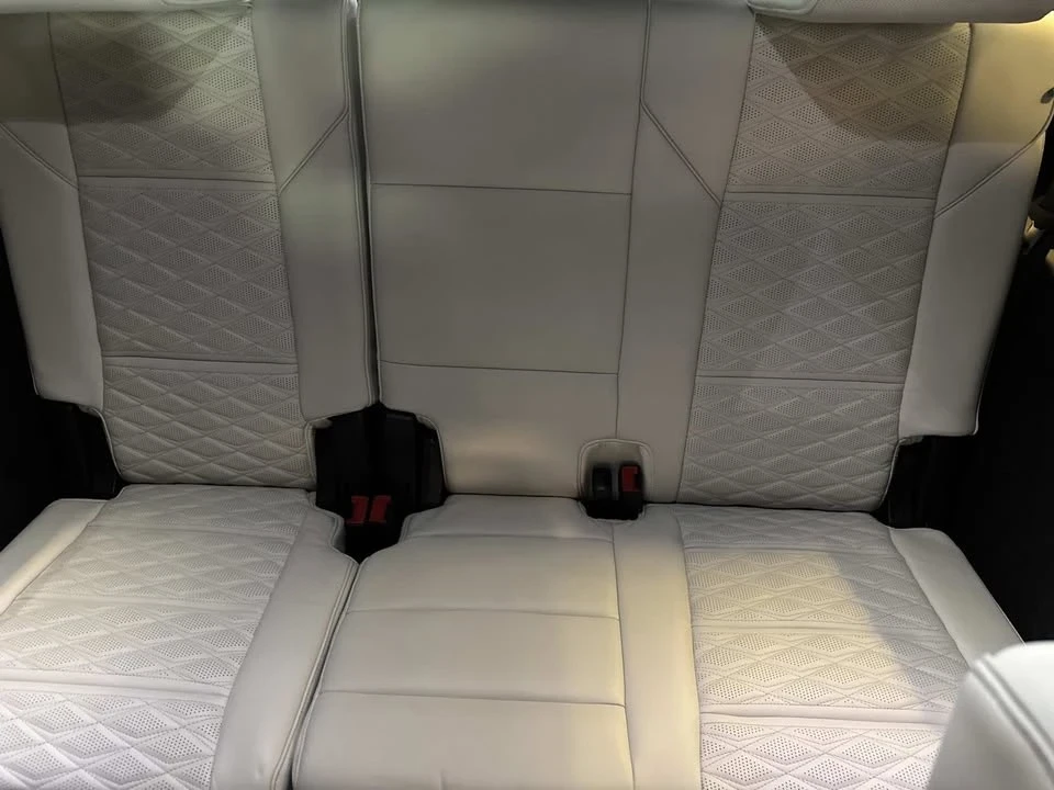 2025 Cadillac Escalade 5th Gen - Image 13 of 20