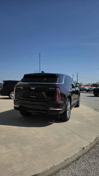 2025 Cadillac Escalade IQ - Image 15 of 16