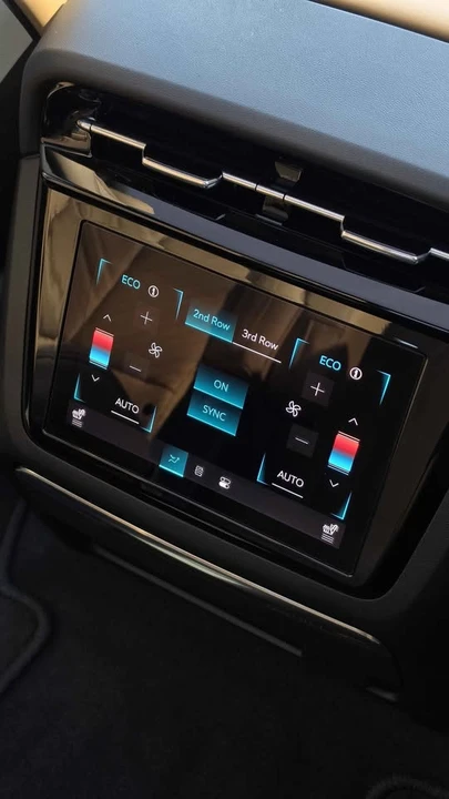 2025 Cadillac Escalade IQ - Image 10 of 16