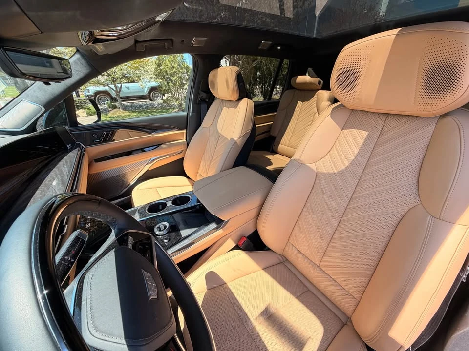 2025 Cadillac Escalade IQ - Image 17 of 20
