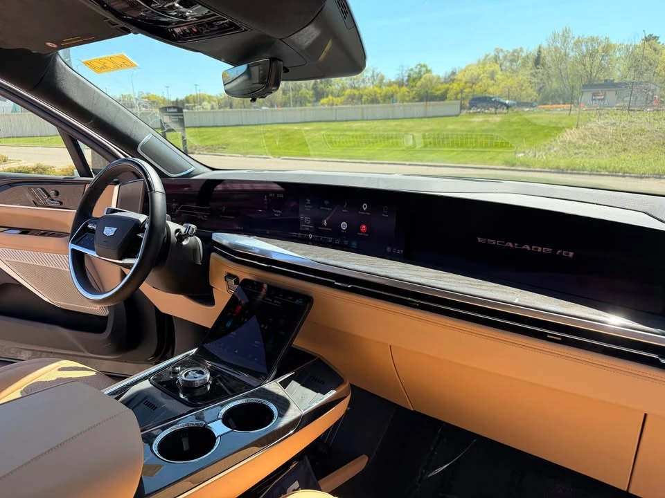 2025 Cadillac Escalade IQ - Image 16 of 20