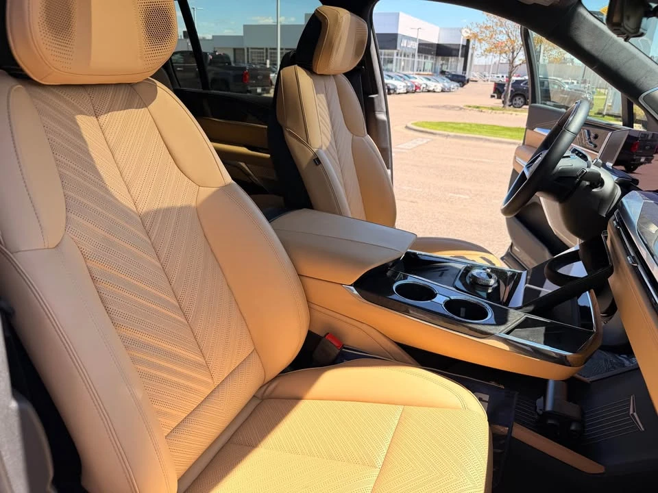2025 Cadillac Escalade IQ - Image 19 of 20