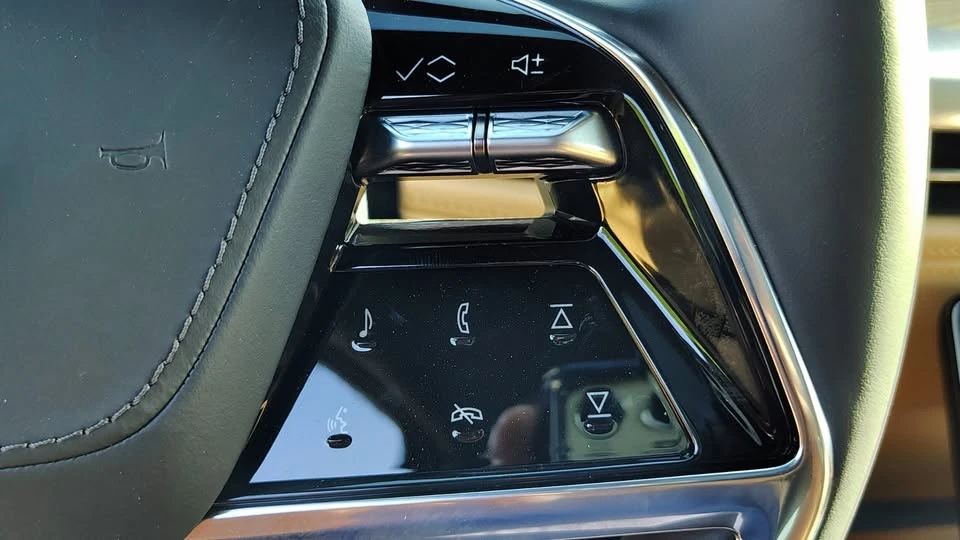 2025 Cadillac Escalade IQ - Image 19 of 20