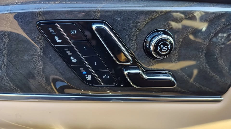 2025 Cadillac Escalade IQ - Image 12 of 20