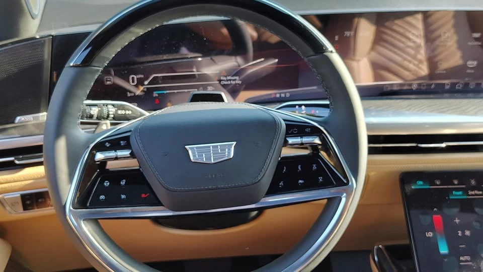 2025 Cadillac Escalade IQ - Image 16 of 20