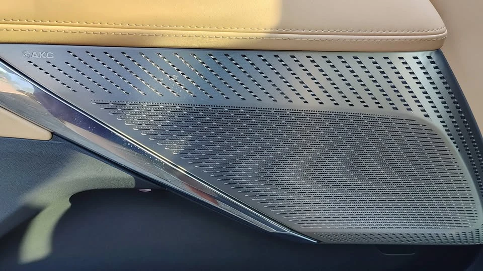 2025 Cadillac Escalade IQ - Image 14 of 20