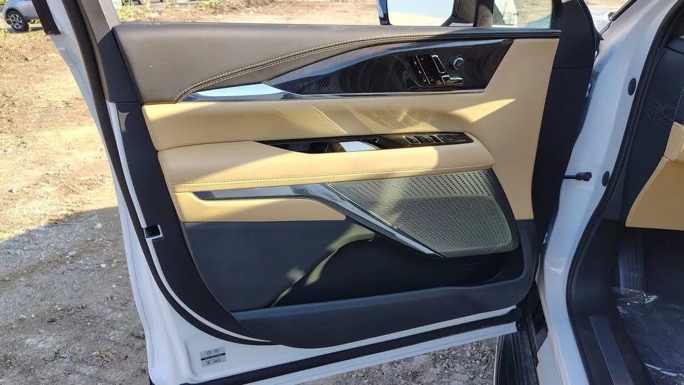 2025 Cadillac Escalade IQ - Image 11 of 20