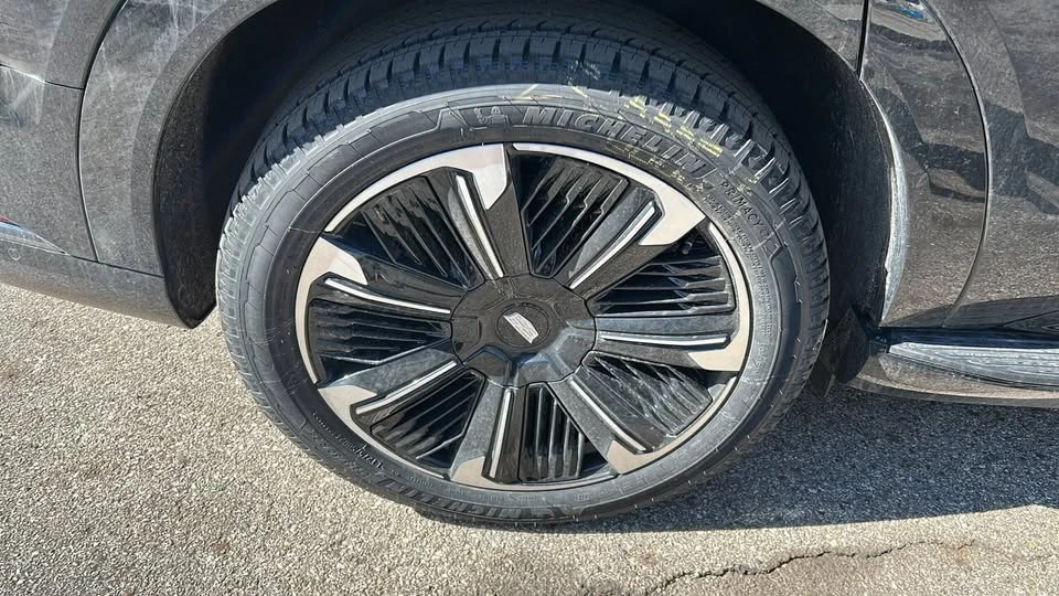 2025 Cadillac Escalade IQ - Image 14 of 20
